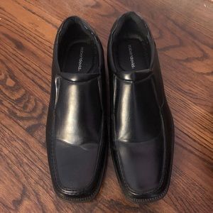Men’s black dress shoes